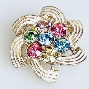 Sarah Coventry Signed Brooch With Rhinestones